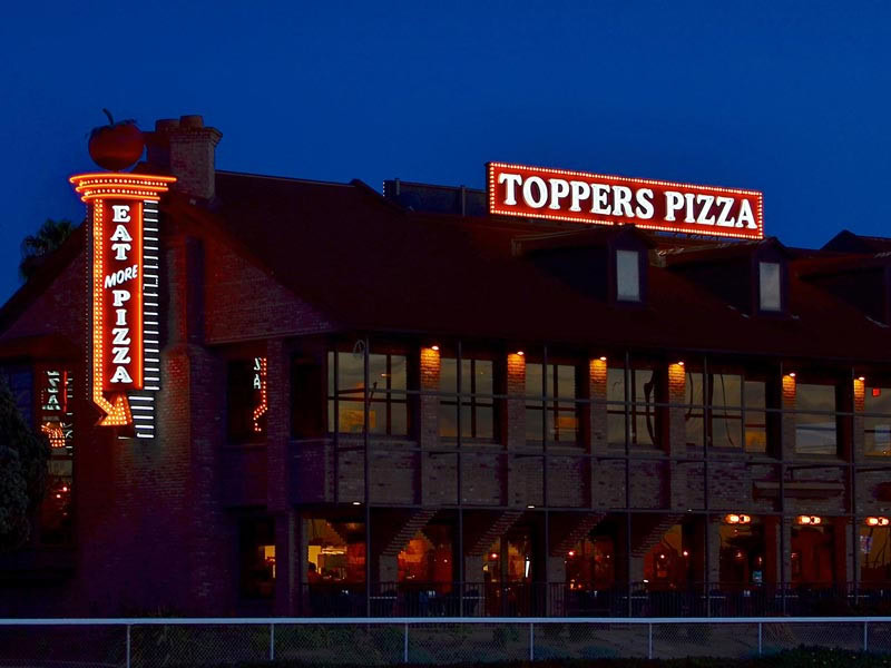 Toppers Pizza Place customized neon signs in the Channel Islands Harbor, Oxnard, California by Dave's Signs.