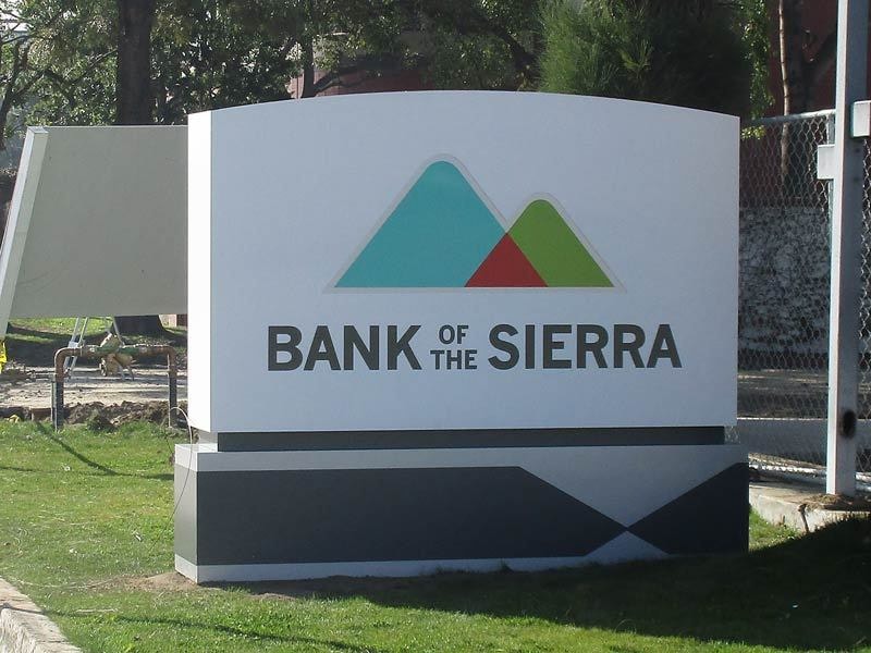 Monument signs add a touch of elegance and prominence to banks.
