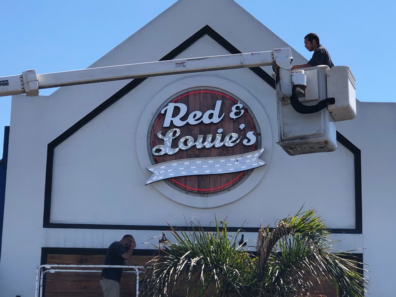 Red & Louie's Pizzaria in Hermosa Beach LED sign.